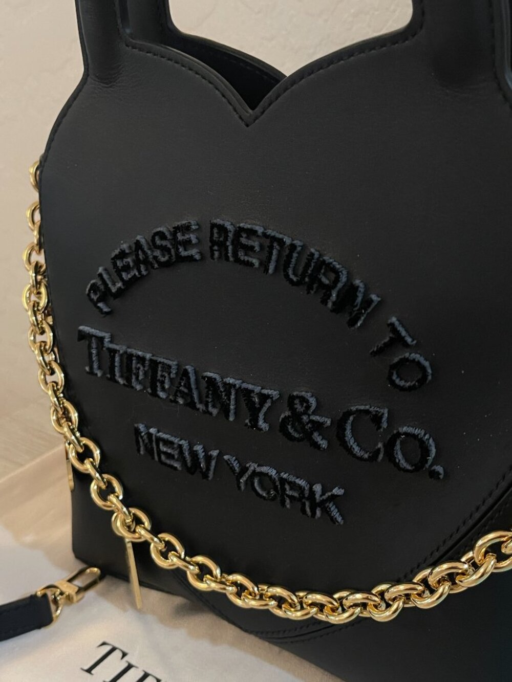 New Tiffany & Co. Tote Crossbody RTT Heart Handbag Black Leather Gold Charms - Picture 5 of 13